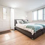 4 U With Private Parking Apartment