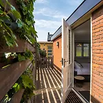 4 U With Private Parking Apartment *