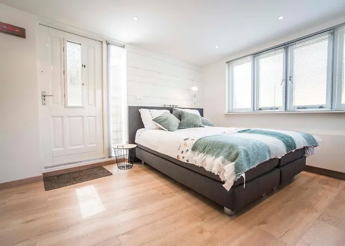 4 U With Private Parking アパート