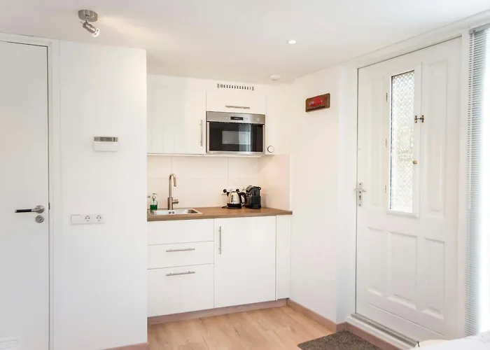 4 U With Private Parking アパート