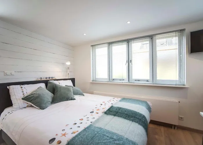 4 U With Private Parking *