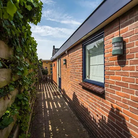 4 U With Private Parking *