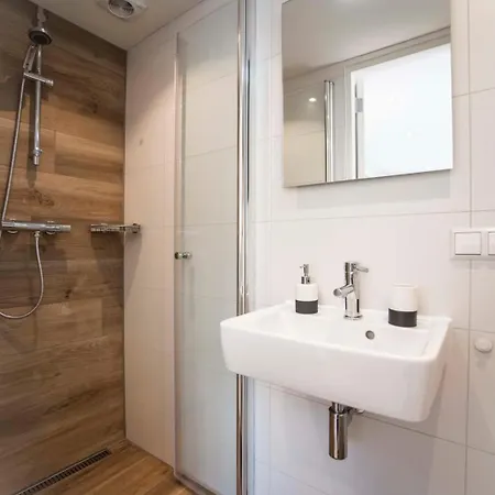 4 U With Private Parking *