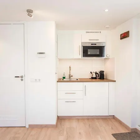 4 U With Private Parking Apartman *